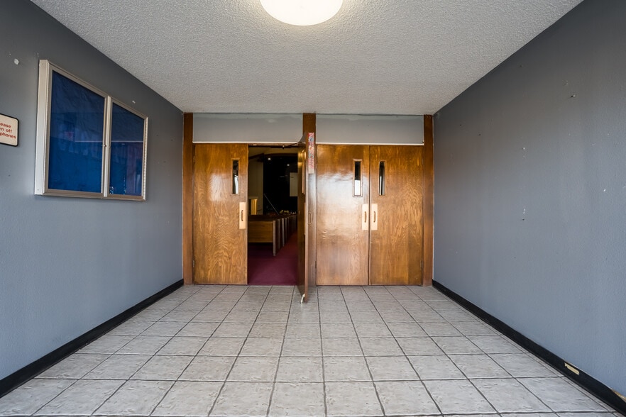 More Photos Of 1809 34th St, Lubbock Religious Facility For Sale