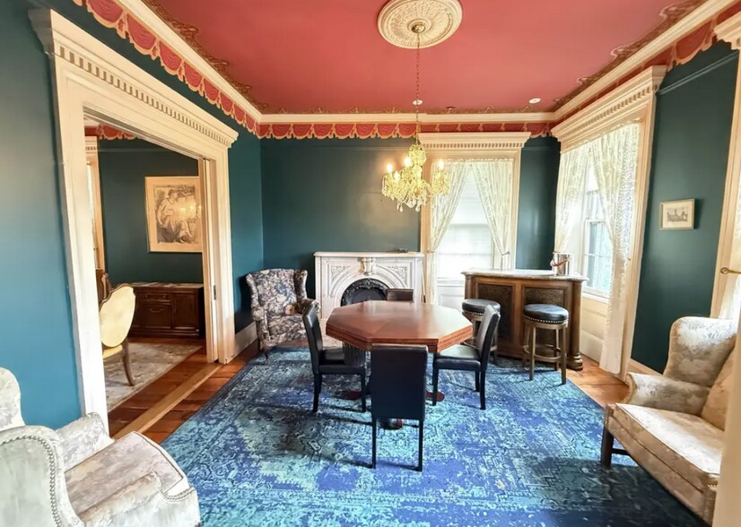 More Photos Of 1004 Park Ave, Galena Specialty For Sale