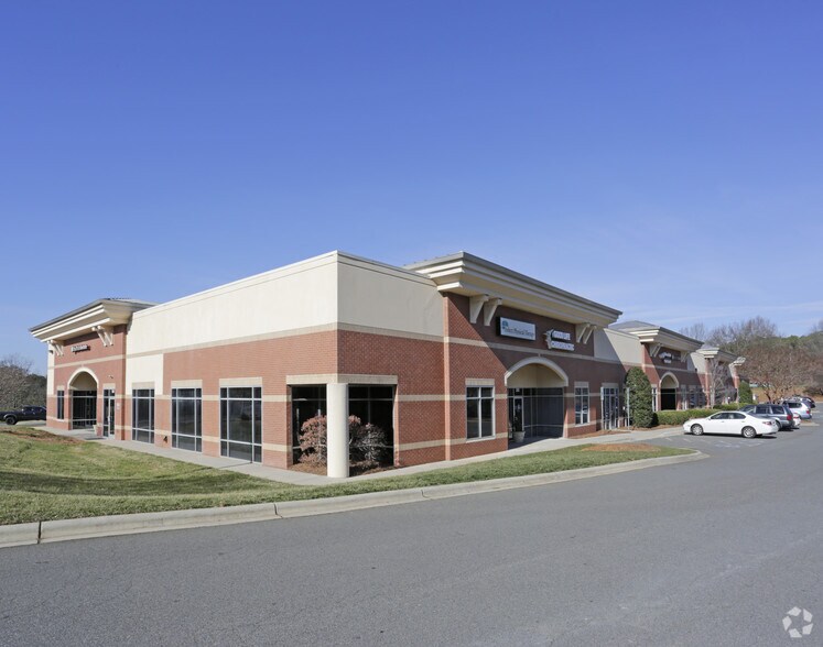 More Photos Of 855 Sam Newell Rd, Matthews Loft Creative Space For Lease