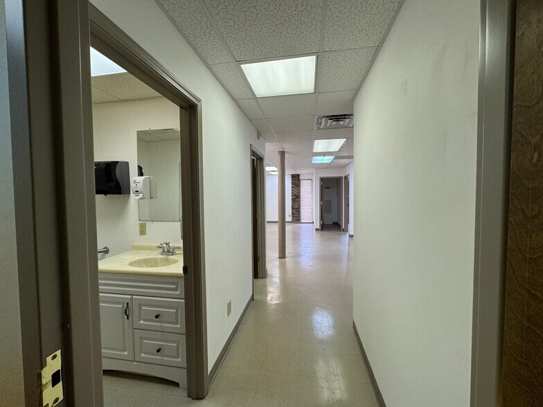 More Photos Of 540 N Main St, Jasper Storefront Retail Office For Lease