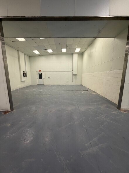 More Photos Of 150 E 400 N, Salem Manufacturing For Lease