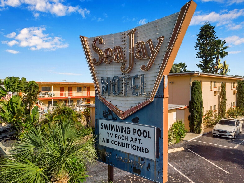 More Photos Of 11240 1st St, Treasure Island Hotel For Sale