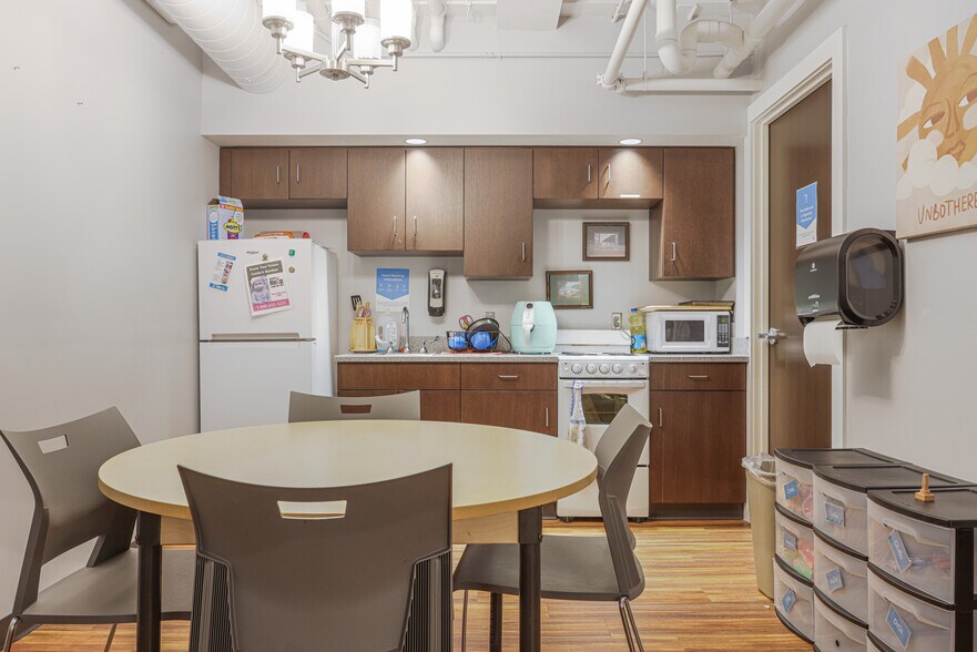 More Photos Of 203 S Washington Ave, Saginaw Medical For Lease