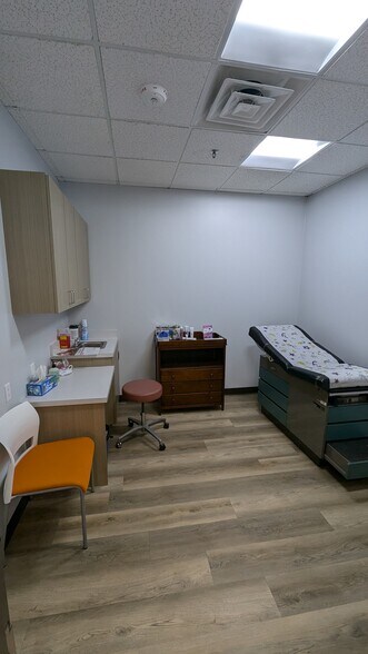 More Photos Of 2951 Kinwest Pky, Irving Office For Lease