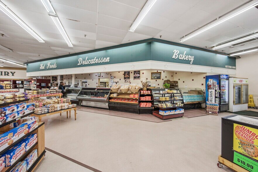 More Photos Of 15 W Ashland St, Andrews Supermarket For Sale