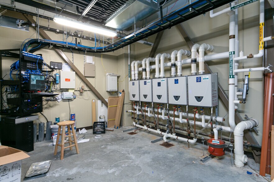 More Photos Of 1632 McCain Ln, Manhattan Sorority Fraternity House For Sale