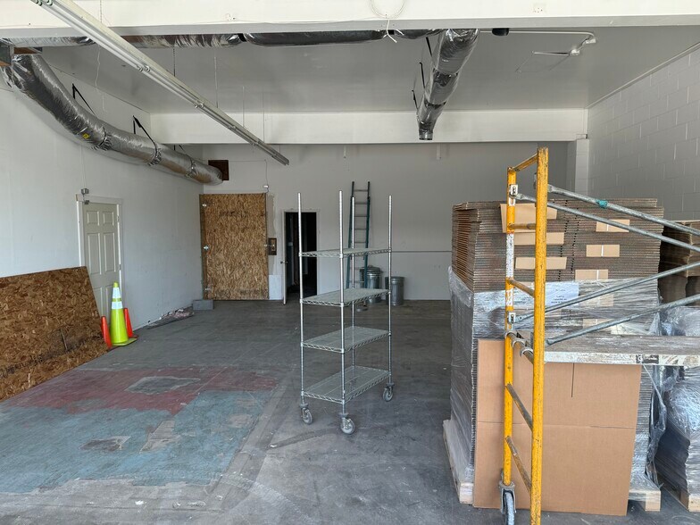 More Photos Of 1114 N 97th St, Seattle Showroom For Sale