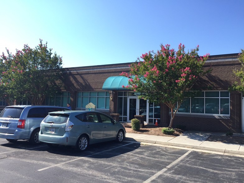 More Photos Of 5310 Valley Park Dr, Roanoke Unknown For Lease