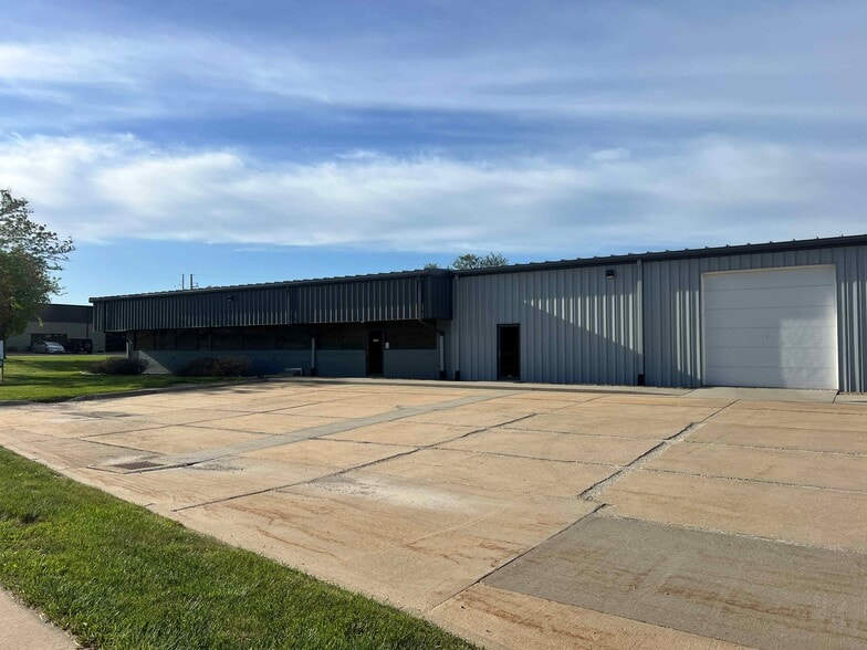More Photos Of 1005 33rd Ave SW, Cedar Rapids Warehouse For Lease
