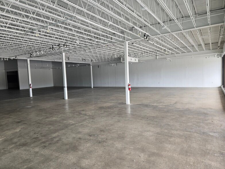 More Photos Of 625 N Dale Mabry Hwy, Tampa Freestanding For Lease