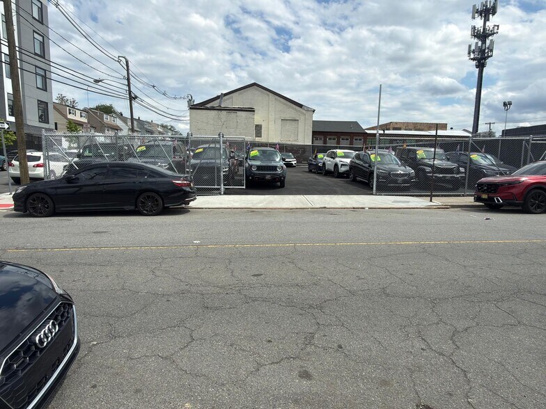 More Photos Of 12 Bloomfield Ave, Paterson Land For Lease