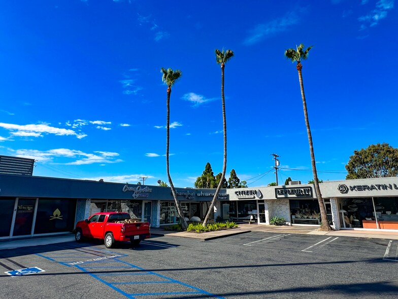 More Photos Of 333 E 17th St, Costa Mesa Freestanding For Sale