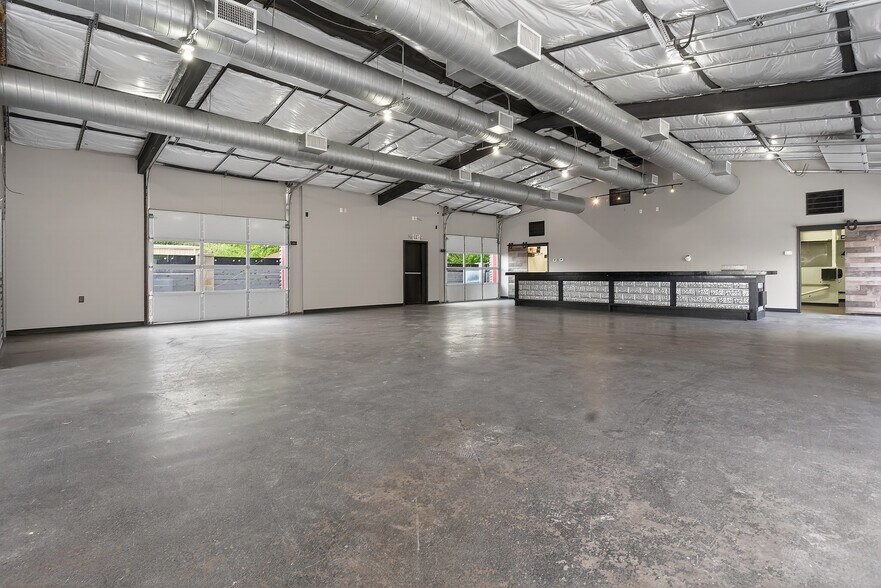 More Photos Of 2795 SW Wilshire Blvd, Burleson Flex For Lease