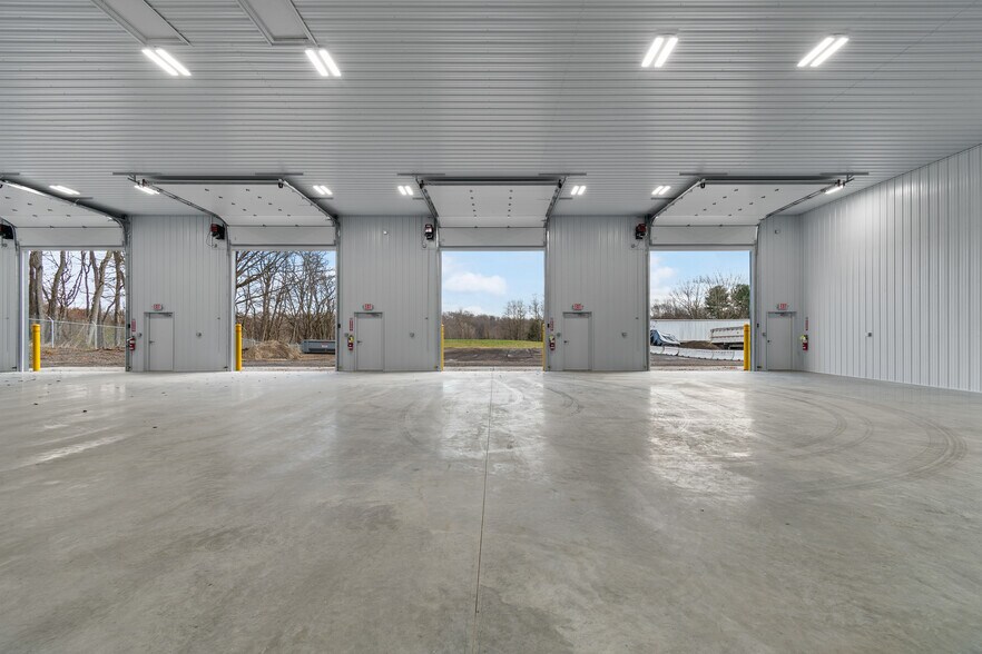 More Photos Of 204 Trump Ave NE, East Canton Flex For Lease