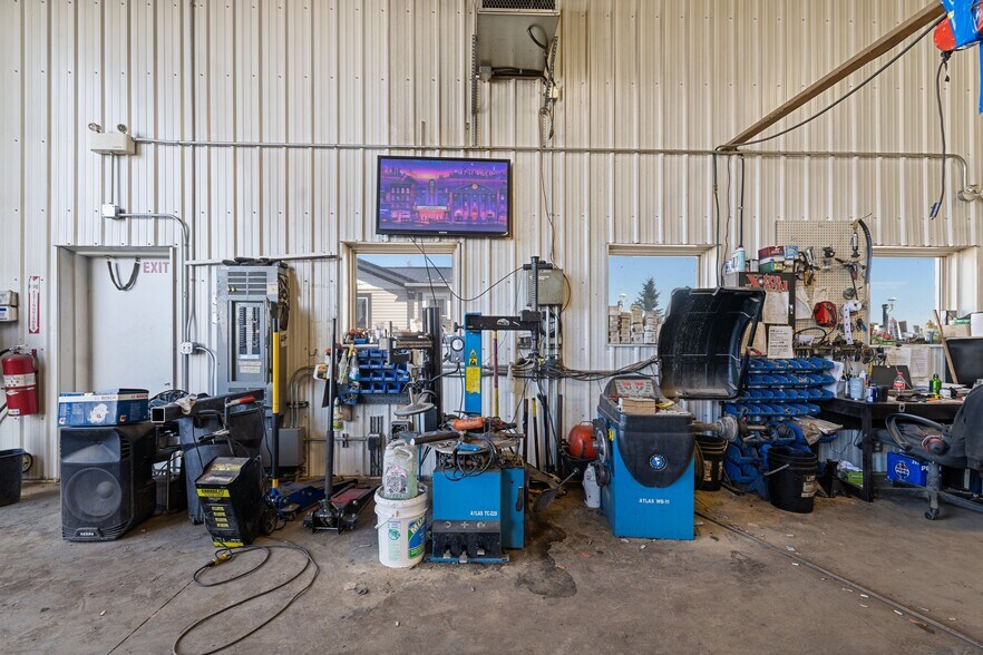 More Photos Of 81 Barstow St, Carseland Auto Repair For Sale