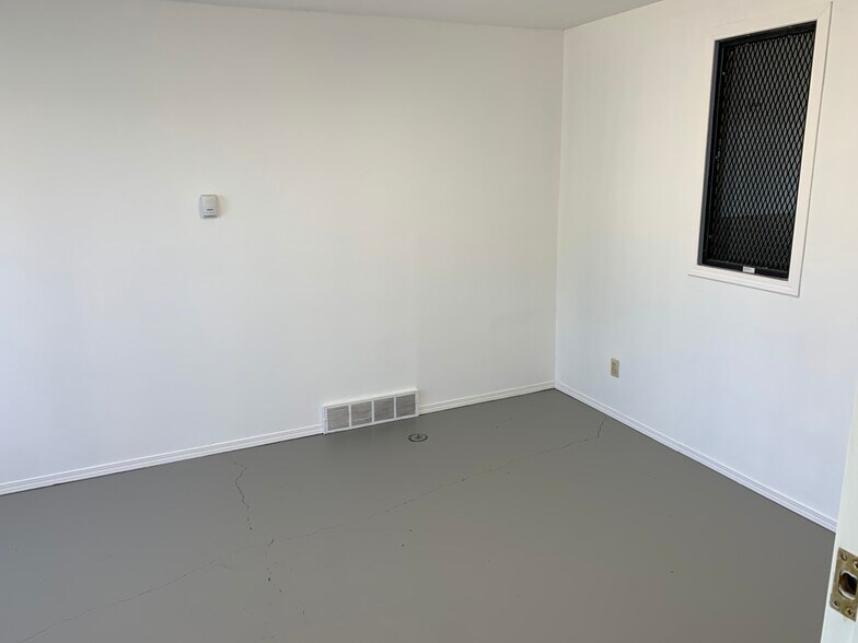 More Photos Of 4000 Landry Ave, Red Deer County Warehouse For Lease