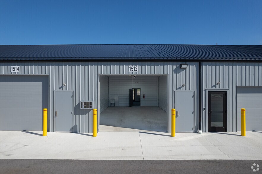 More Photos Of 2550 Tracy Rd, Northwood Light Manufacturing For Lease