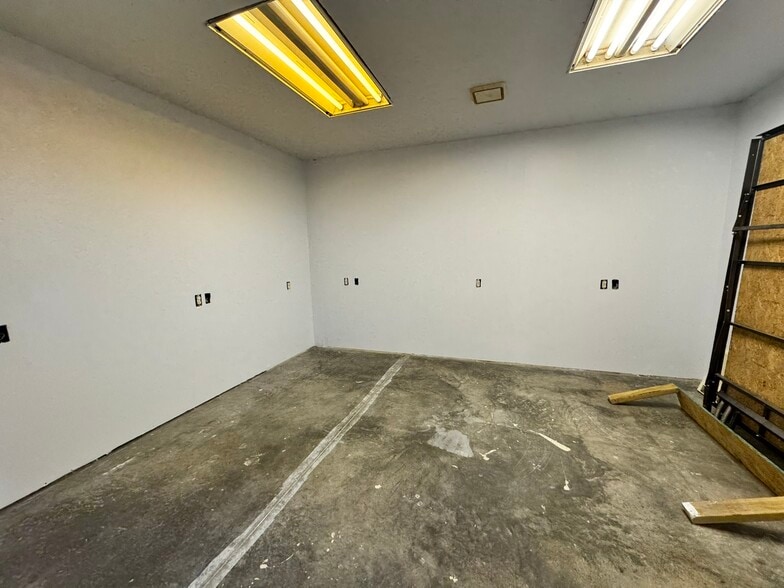 More Photos Of 2285 Reneau Rd, Oneonta Contractor Storage Yard For Sale