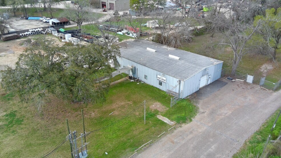 More Photos Of 226 Brand Ln, Stafford Warehouse For Lease