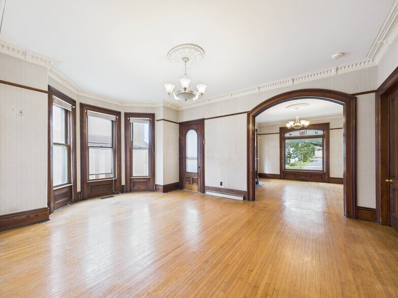 More Photos Of 40 E Genesee St, Auburn Storefront Retail Residential For Lease