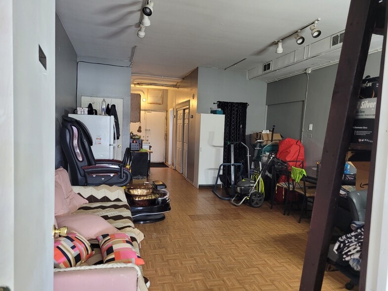 More Photos Of , Chicago General Retail For Sale