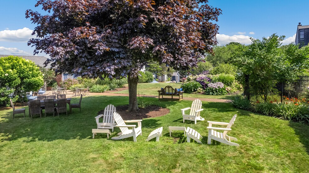 More Photos Of 105 Bradford Street Ext, Provincetown Hotel For Sale