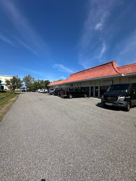 More Photos Of 115 N Tamiami Trl, Nokomis Office For Lease