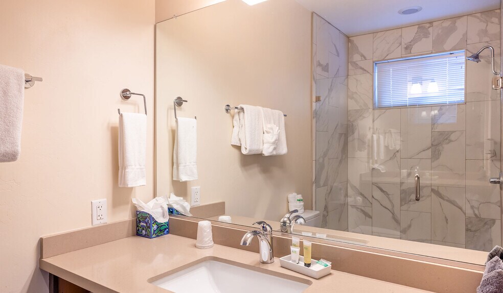 More Photos Of 105 Bell Rock Plz, Sedona Hotel For Sale