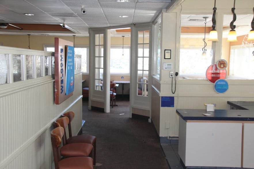 More Photos Of 10910 New Halls Ferry Rd, Saint Louis Restaurant For Lease