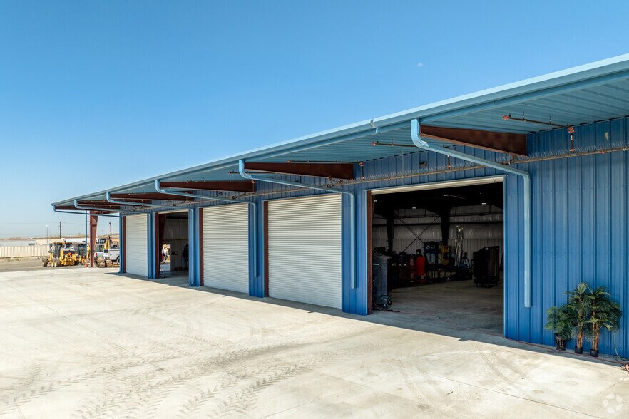 More Photos Of 20075 Kendall Dr, San Bernardino Warehouse For Sale