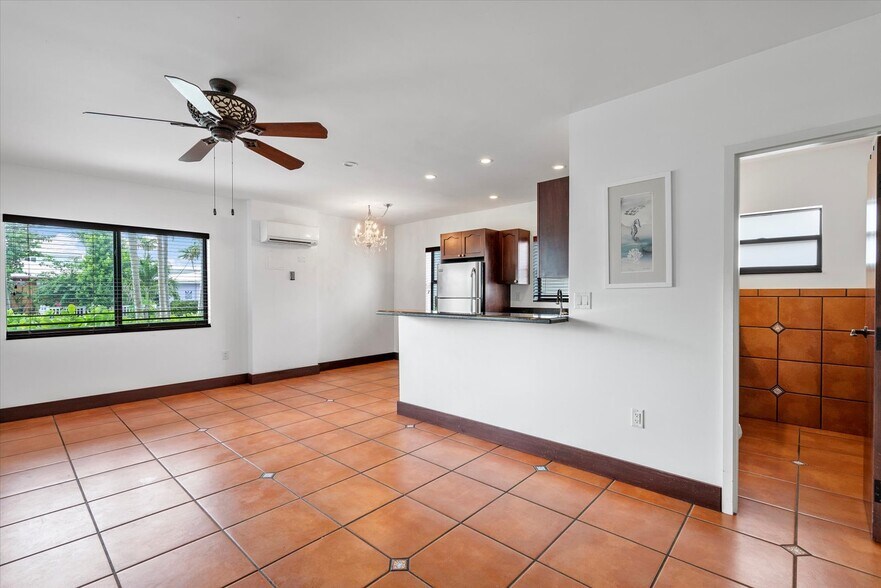 More Photos Of 333 Walnut St, Hollywood Hotel For Sale