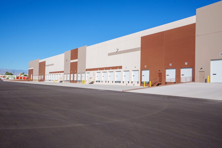 More Photos Of 5005 E Cartier Ave, Las Vegas Service For Lease