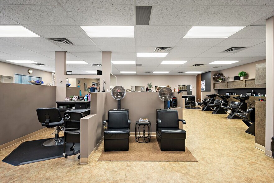 More Photos Of 325-337 NW Northdale Blvd, Coon Rapids Freestanding For Sale