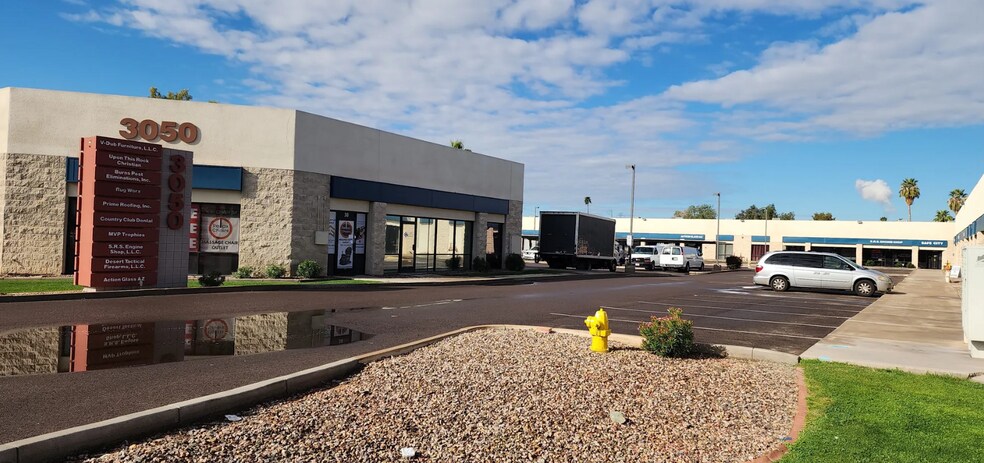 More Photos Of 3050 S Country Club Dr, Mesa Showroom For Lease