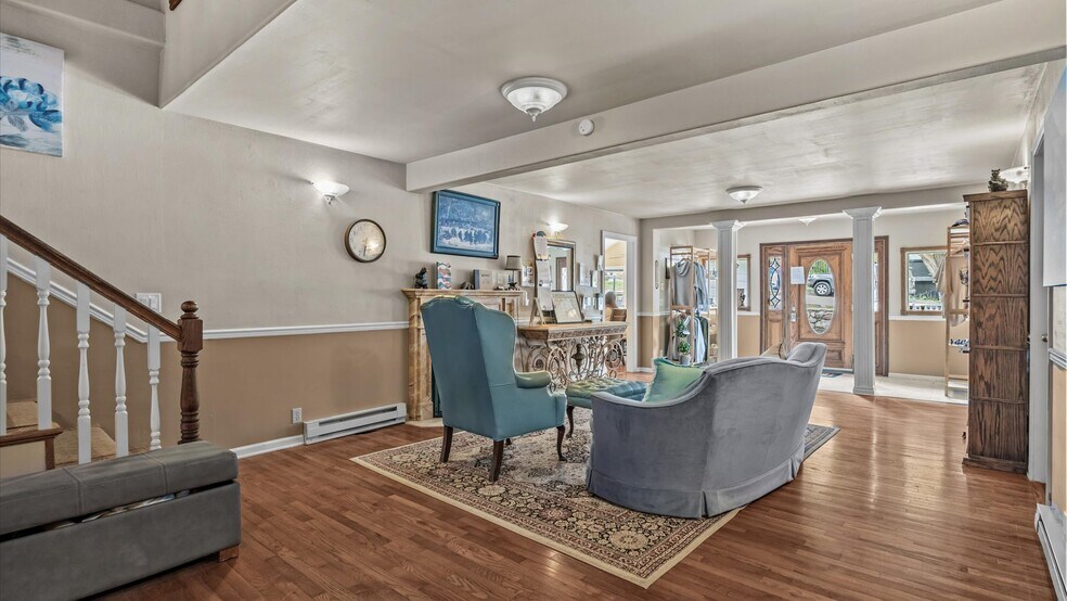 More Photos Of 118 6TH Ave, Ouray Hotel For Sale