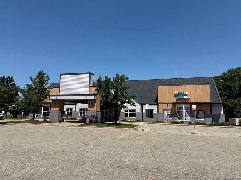 More Photos Of 6735 Cascade Rd SE, Grand Rapids Medical For Lease
