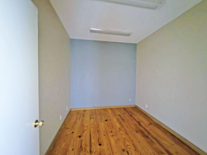 More Photos Of 1642 FM 2673, Canyon Lake Storefront Retail Office For Lease