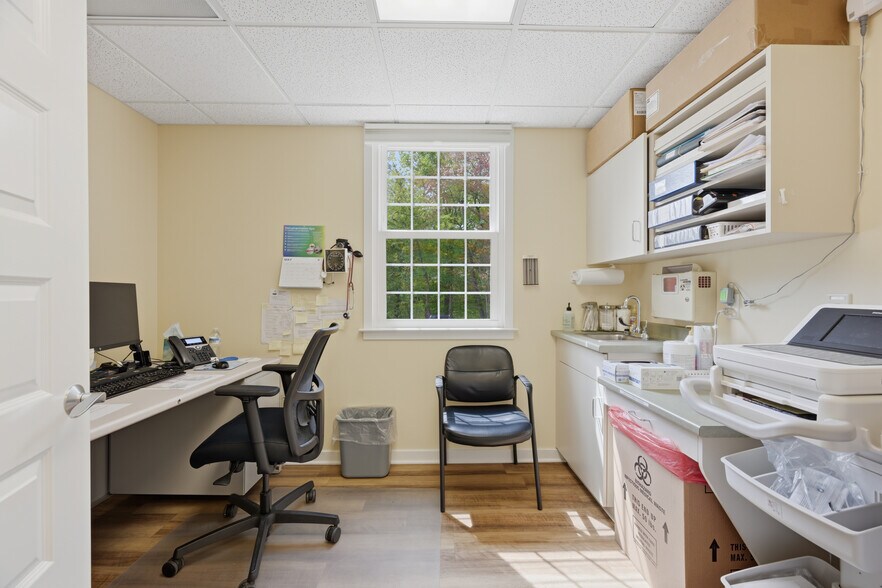 More Photos Of 35 Saybrook Rd, Essex Medical For Sale