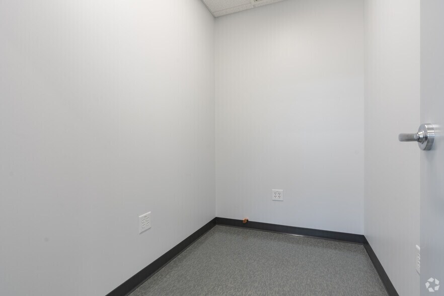 More Photos Of 1050 Douglas Hills Rd, Lithia Springs Unknown For Lease