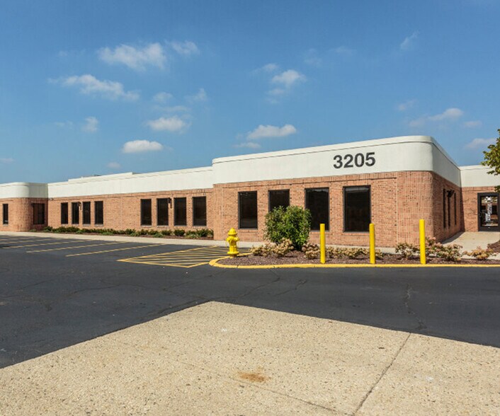 More Photos Of 3209 N Wilke Rd, Arlington Heights Office For Lease