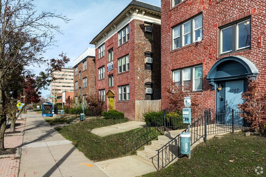 More Photos Of 3201-3211 Broadway St, Kansas City Apartments For Sale