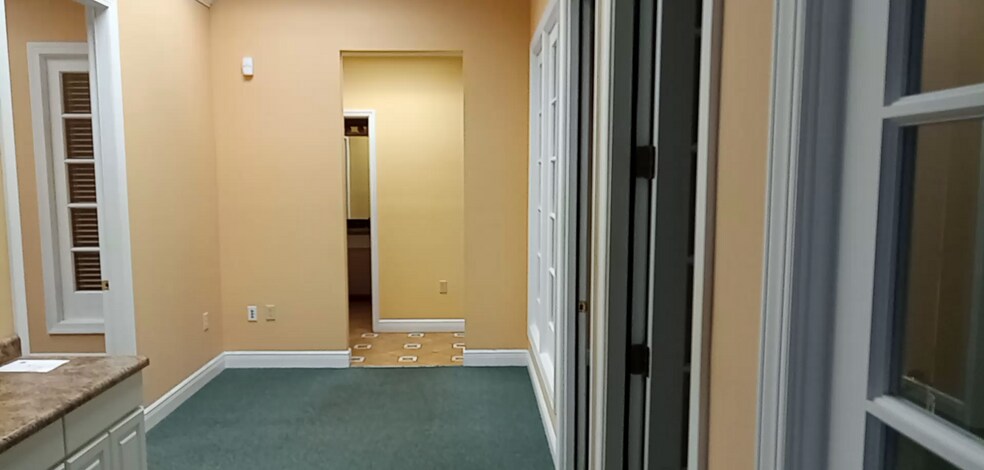 More Photos Of 5-45 Ryant Blvd, Sebring Medical For Sale