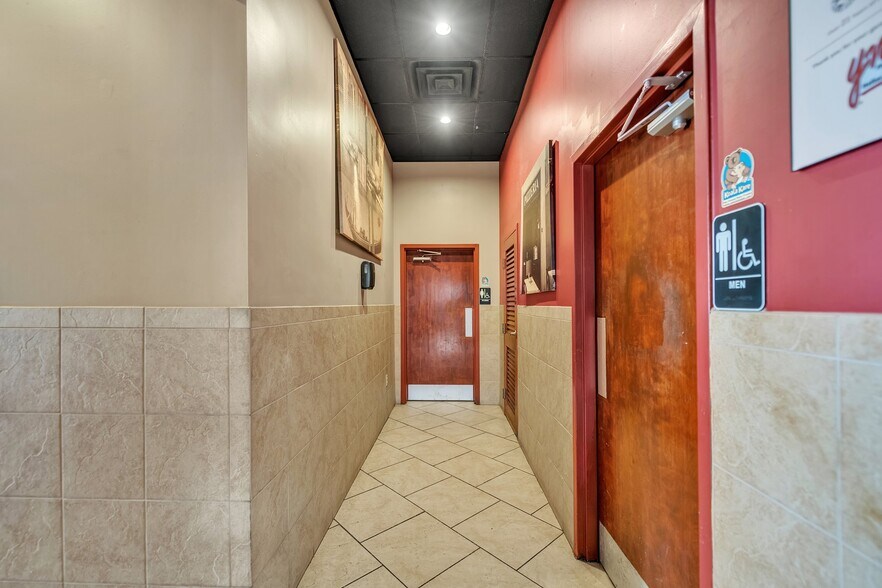 More Photos Of 1036 Volvo Pky, Chesapeake Freestanding For Sale