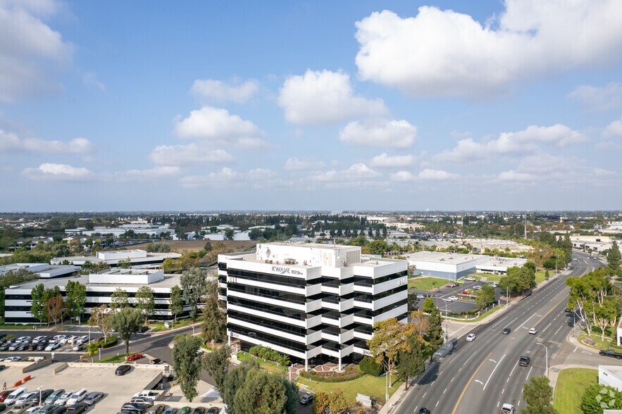 More Photos Of 3000 W MacArthur Blvd, Santa Ana Office For Lease