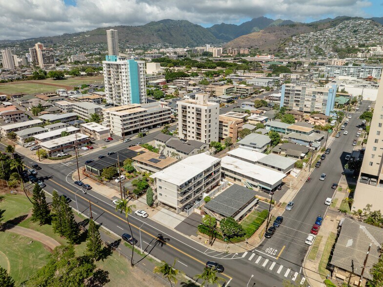 More Photos Of 2848 Date St, Honolulu Apartments For Sale