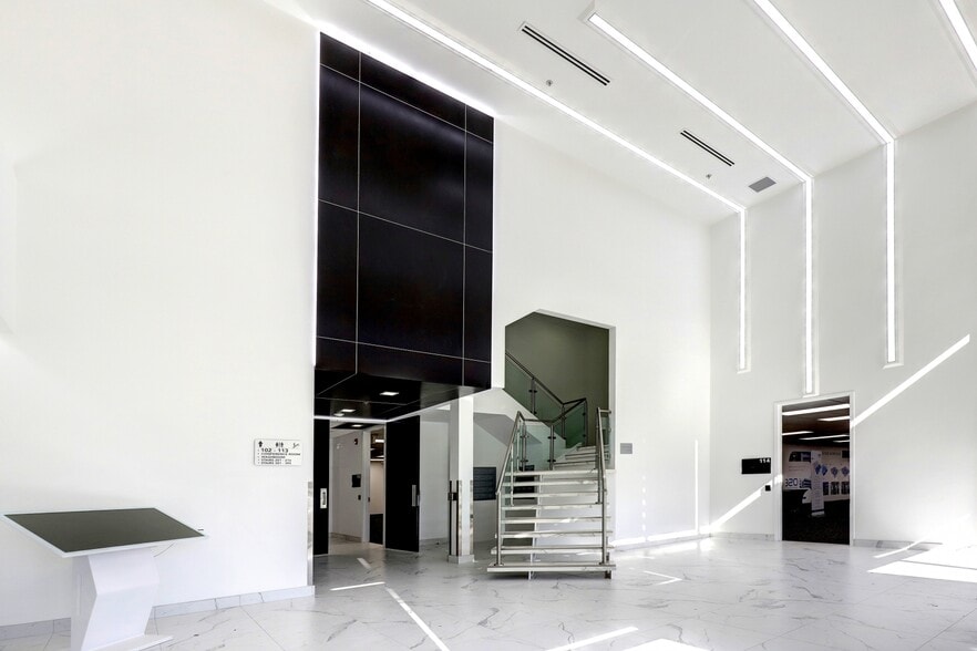 More Photos Of 320 Matheson Blvd W, Mississauga Office For Sale