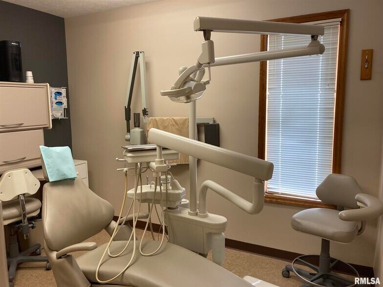 More Photos Of 112 Main, Goreville Healthcare For Sale