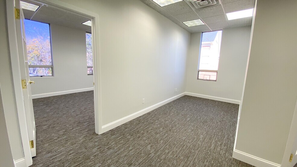 More Photos Of 80 Maple Ave, Smithtown Office For Lease