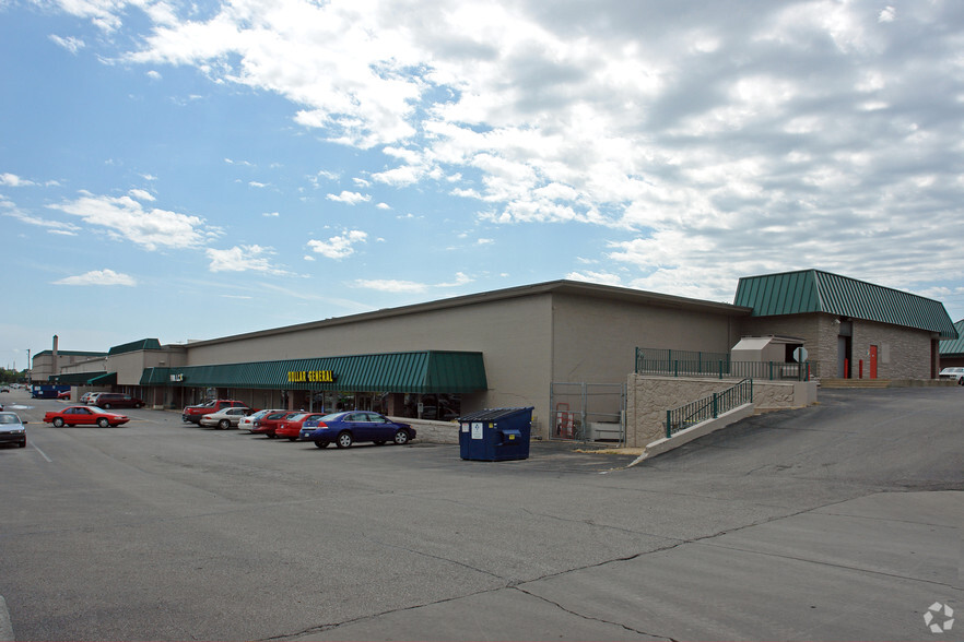 Primary Photo Of 910-980 S Oliver St, Wichita Storefront For Lease