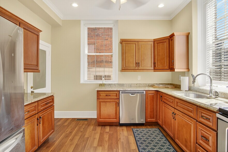 More Photos Of 115 E Market St, Warrenton Office For Lease